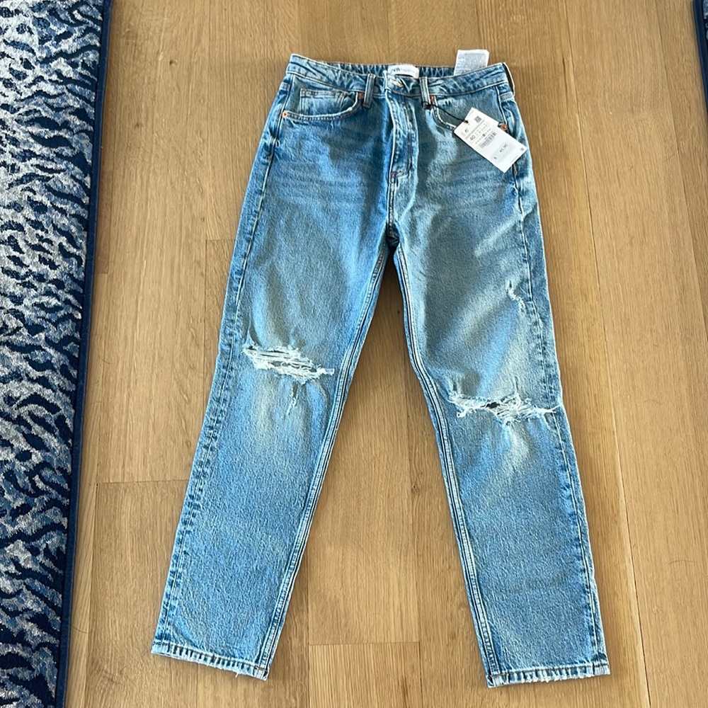 Zara high rise ripped jeans size 8